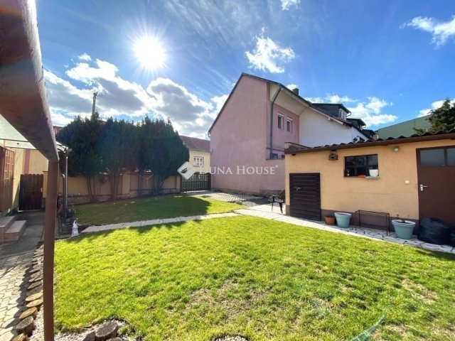 Eladó családi ház, Pécsett 86.9 M Ft, 3 szobás