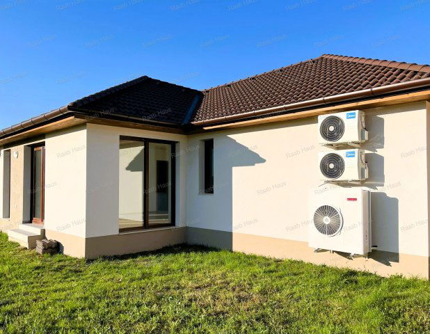 Eladó családi ház, Győrladaméren 105.301 M Ft, 5 szobás