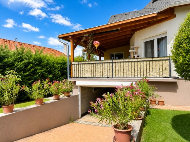 Eladó családi ház, Ráckevén 129.9 M Ft, 4 szobás