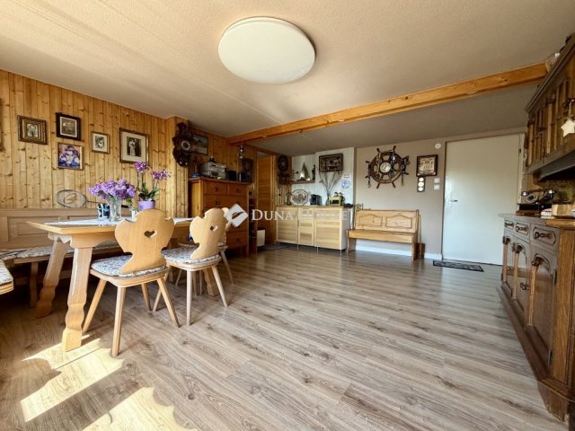 Eladó családi ház, Csopakon 299 M Ft, 10 szobás