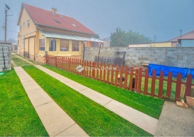 Eladó ikerház, Kistarcsán 99 M Ft, 5 szobás