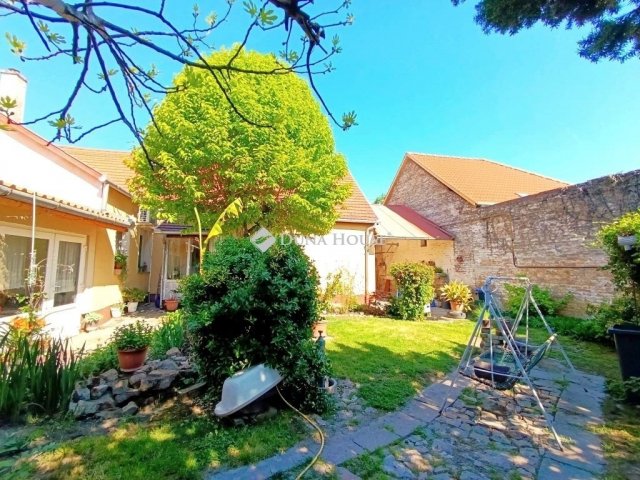 Eladó családi ház, Mohácson 79.9 M Ft, 3+1 szobás