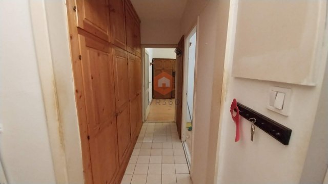 Eladó panellakás, Pécsett 32.5 M Ft, 1+1 szobás
