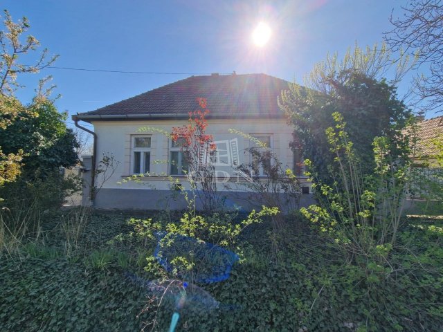 Eladó családi ház, Turán 43.9 M Ft, 2 szobás