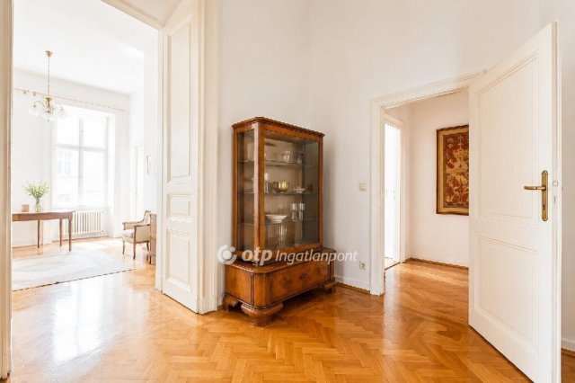 Eladó téglalakás, Budapesten, V. kerületben 235 M Ft, 3+1 szobás