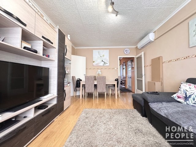 Eladó téglalakás, Hódmezővásárhelyen 43 M Ft, 3 szobás
