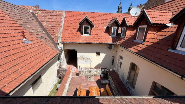 Eladó téglalakás, Pápán 34.9 M Ft, 3+1 szobás