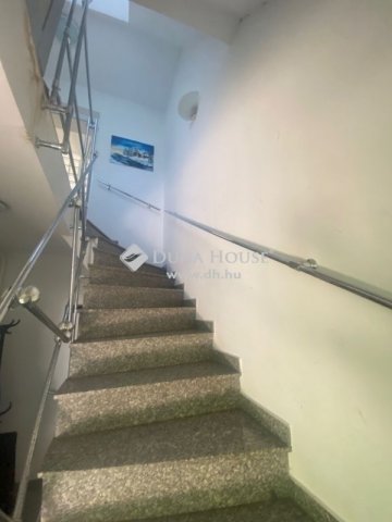 Eladó családi ház, Budapesten, II. kerületben 273.488 M Ft