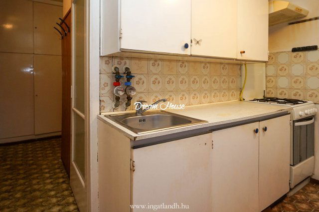 Eladó panellakás, Nyíregyházán 37.9 M Ft, 2+1 szobás