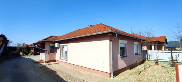 Eladó családi ház, Nyíregyházán 59.99 M Ft, 3 szobás