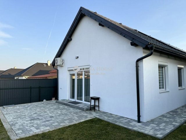 Eladó családi ház, Herenden 100 M Ft, 4 szobás