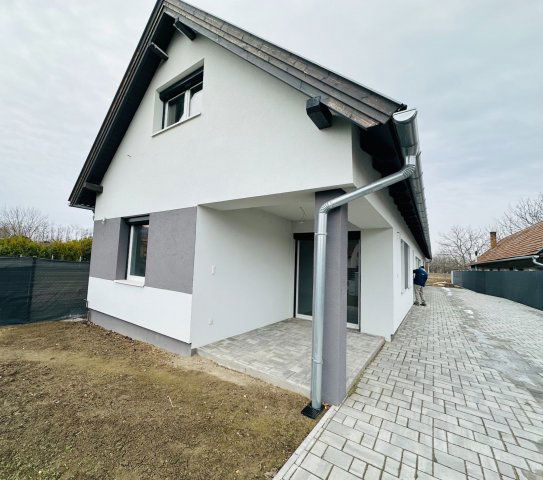 Eladó ikerház, Ráckevén 76 M Ft, 4 szobás