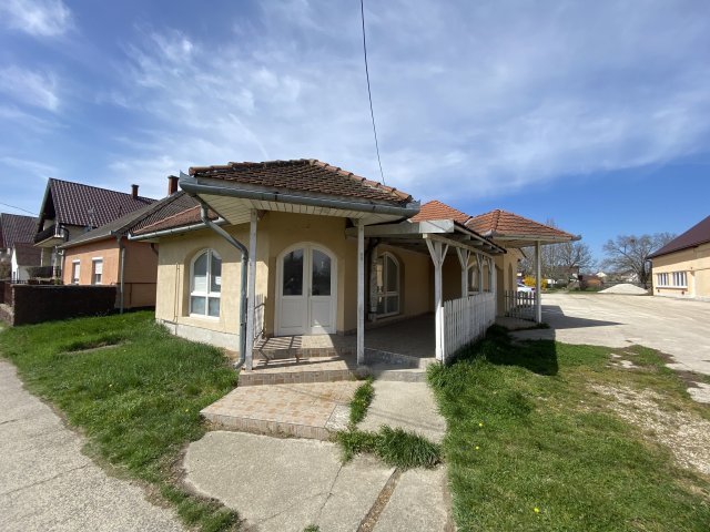 Kiadó üzlethelyiség, Banán 300 E Ft / hó / költözzbe.hu