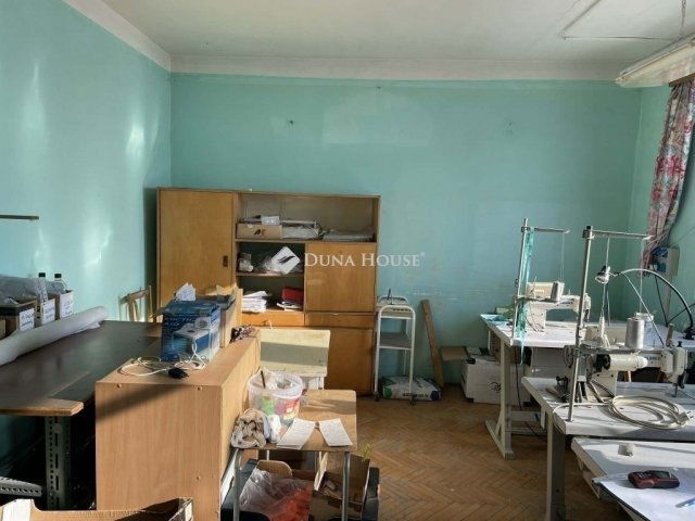 Eladó családi ház, Szegeden 99.5 M Ft, 9 szobás