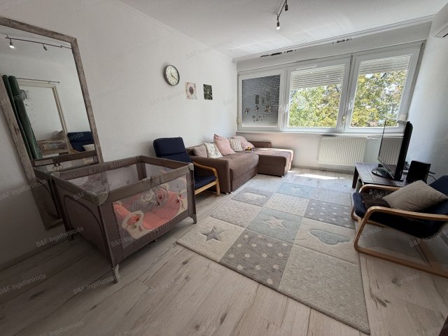 Eladó panellakás, Hajdúszoboszlón 53 M Ft, 1+3 szobás