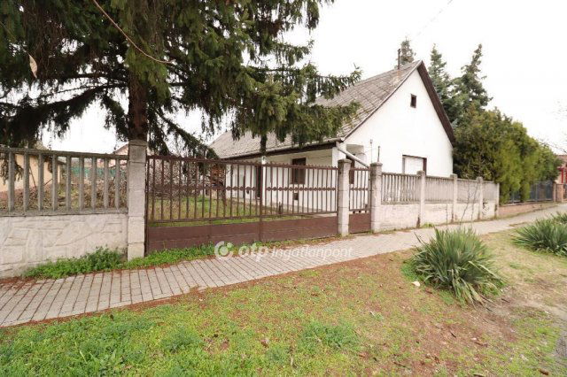 Eladó családi ház, Taksonyon 44.5 M Ft, 2 szobás