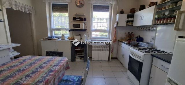 Eladó téglalakás, Pécsett 32.9 M Ft, 2 szobás