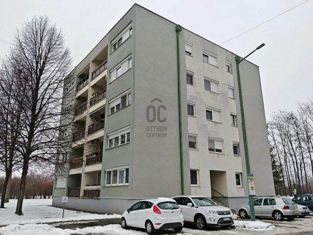 Eladó téglalakás, Ajkán 45 M Ft, 3 szobás