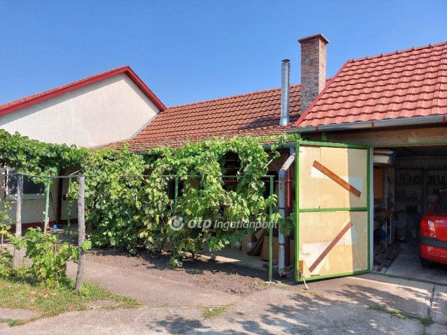 Eladó családi ház, Jászberényben 46 M Ft, 3 szobás