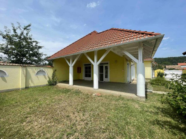 Eladó családi ház, Vértessomlón 88 M Ft, 4 szobás