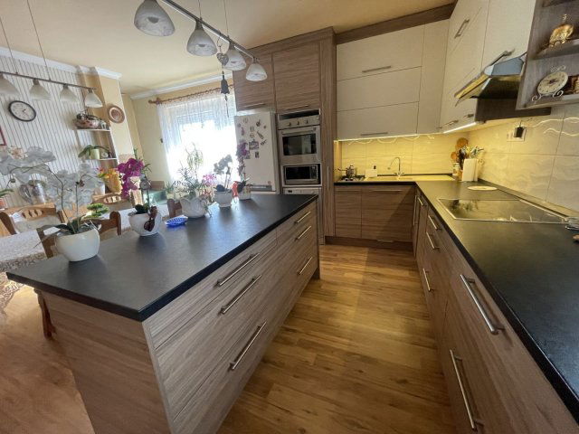 Eladó családi ház, Debrecenben 156.5 M Ft, 6 szobás