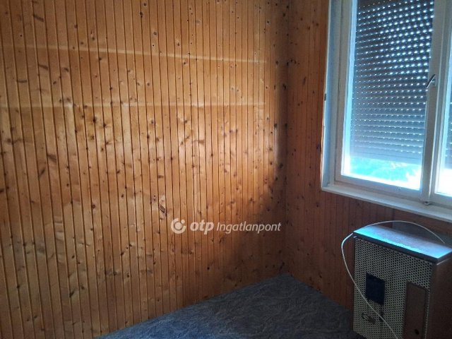 Eladó panellakás, Lentiben 25 M Ft, 1+2 szobás