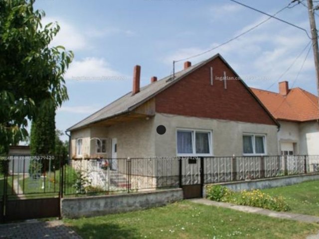 Eladó családi ház, Mosonszolnokon 30 M Ft, 3 szobás