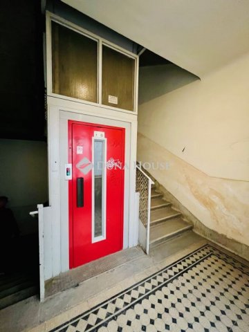 Eladó téglalakás, Budapesten, VII. kerületben, Károly körúton