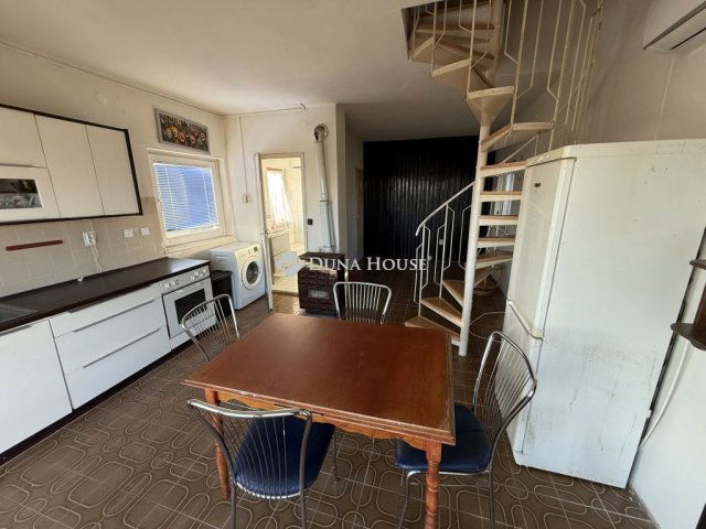 Eladó családi ház, Pécsett, Szkókó tető közben 79.9 M Ft