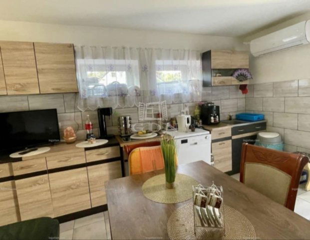 Eladó ikerház, Veszprémben 69.9 M Ft, 2 szobás