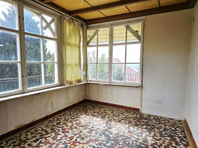 Eladó családi ház, Pécsett 129.9 M Ft, 5 szobás