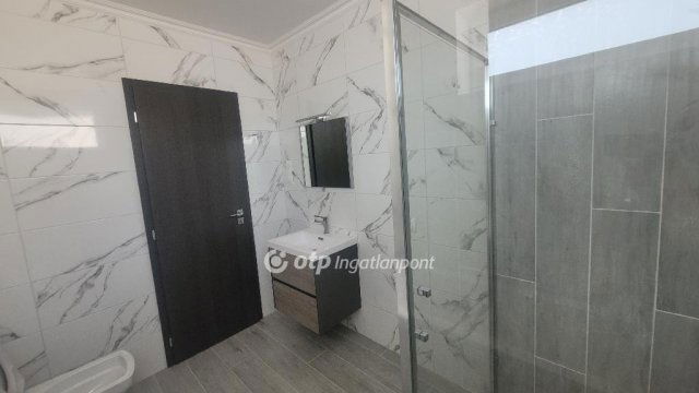 Eladó téglalakás, Jászberényben 75 M Ft, 3 szobás