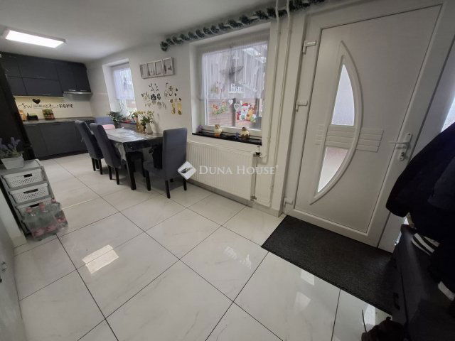 Eladó családi ház, Kiskunfélegyházán 48.5 M Ft, 3 szobás