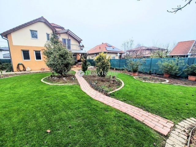 Eladó családi ház, Szegeden 214.9 M Ft, 5 szobás