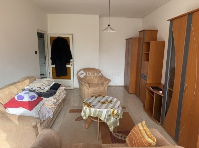 Eladó téglalakás, Pécsett 49.9 M Ft, 2 szobás