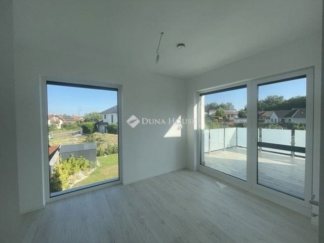 Eladó ikerház, Veresegyházon 229 M Ft, 5 szobás