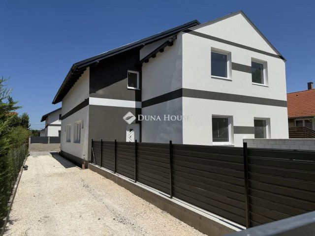 Eladó ikerház, Szigetszentmártonban 65.9 M Ft, 4 szobás