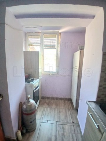 Eladó családi ház, Bakonyszentlászlón 22 M Ft, 2 szobás