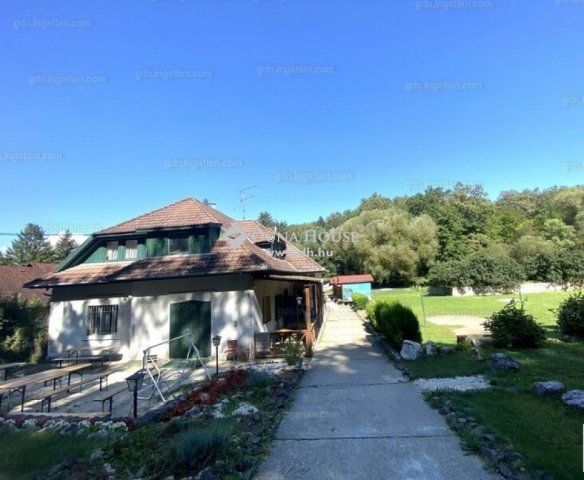 Eladó családi ház, Verőcén 149.99 M Ft, 7 szobás
