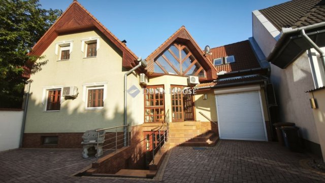 Eladó családi ház, Kecskeméten 169 M Ft, 8 szobás
