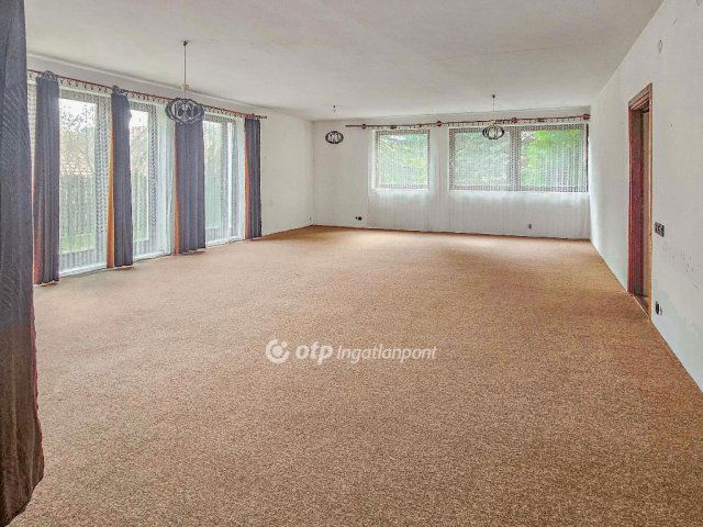 Eladó családi ház, Székesfehérvárott 140 M Ft, 7 szobás