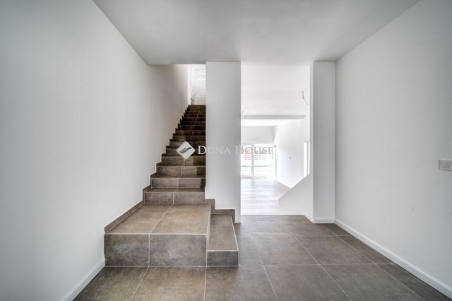 Eladó ikerház, Mogyoródon 125 M Ft, 4 szobás