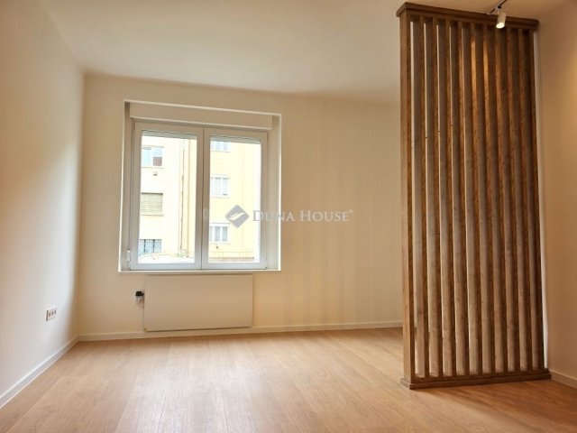 Eladó téglalakás, Pécsett 42.9 M Ft, 1 szobás