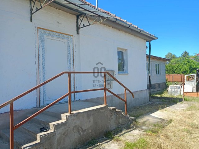 Eladó családi ház, Tápiószecsőn 69.9 M Ft, 3 szobás