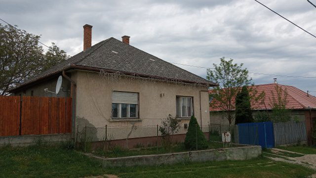 Eladó családi ház, Kállón 9.99 M Ft, 2+1 szobás