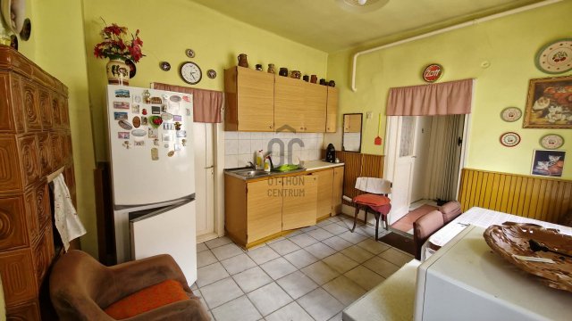 Eladó családi ház, Tatabányán 29 M Ft, 2 szobás