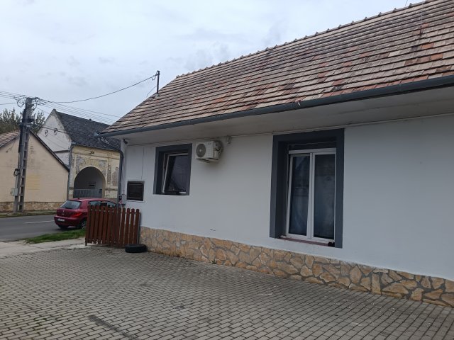 Eladó családi ház, Újpetrén 39.5 M Ft, 3 szobás