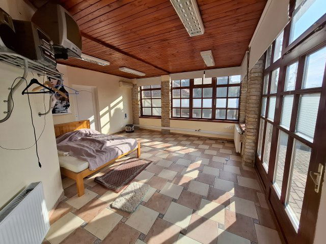 Eladó üzlethelyiség, Gödöllőn, Blaháné utcában 128 M Ft