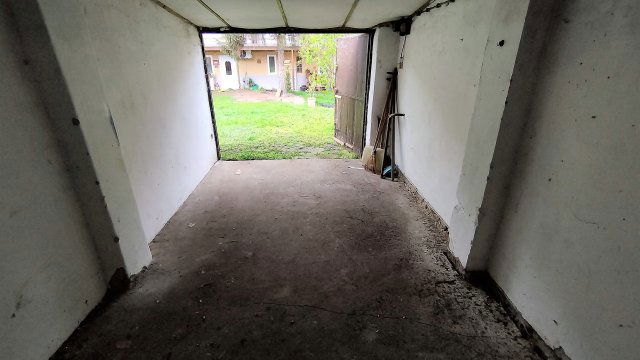 Kiadó garázs, Szegeden 20 E Ft / hó / költözzbe.hu