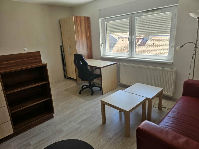 Kiadó téglalakás, albérlet, Pécsett 160 E Ft / hó, 1 szobás
